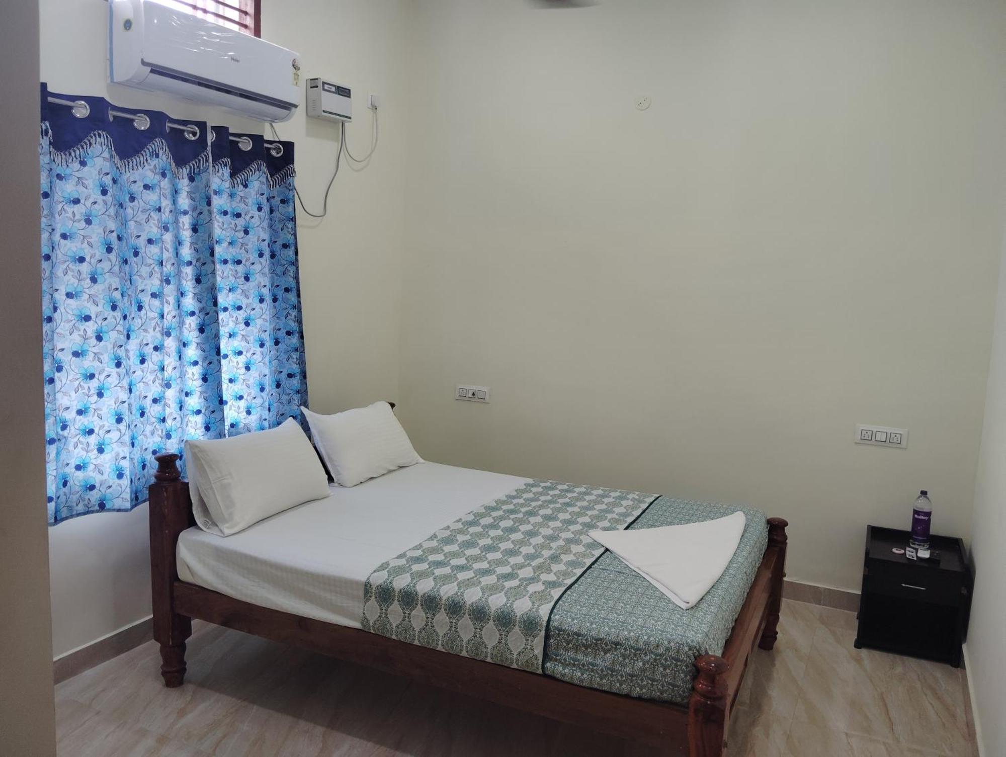 Varadhar Guest House Kanchipuram Eksteriør bilde