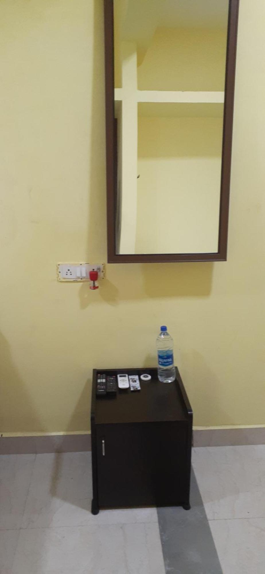 Varadhar Guest House Kanchipuram Eksteriør bilde