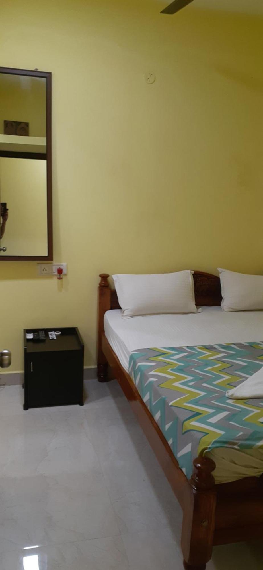 Varadhar Guest House Kanchipuram Eksteriør bilde
